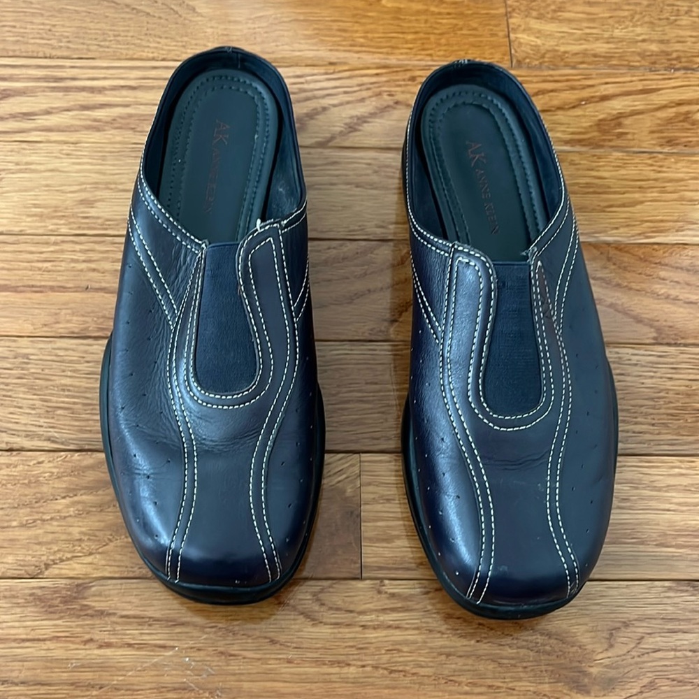 AK Anne Klein Navy Leather Slip-On Shoes Mules Slides Clogs Women’s 8.5